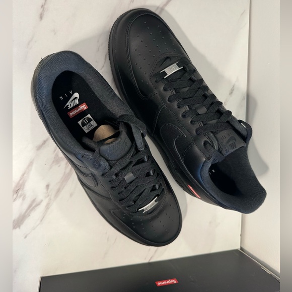 Supreme x Nike Air Force 1 Low - Picture 6 of 12